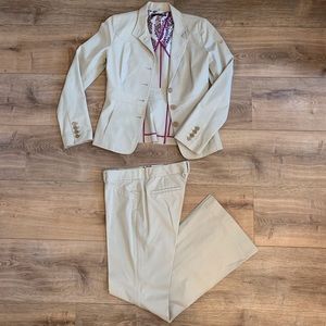 Elie Tahari suit jacket sz 4 pants 6